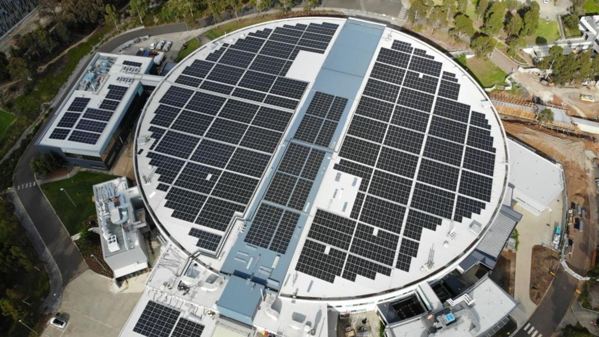 Synchrotron nuclear facility saves big with massive solar push ...