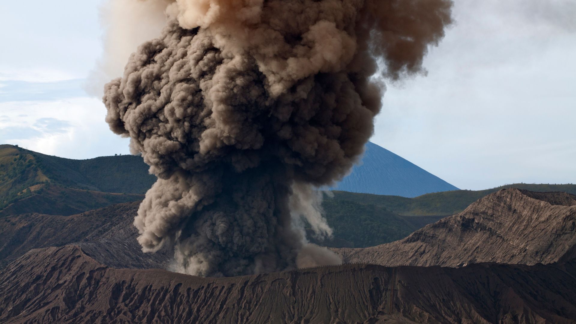 研究人员称汤加火山爆发导致地球降温