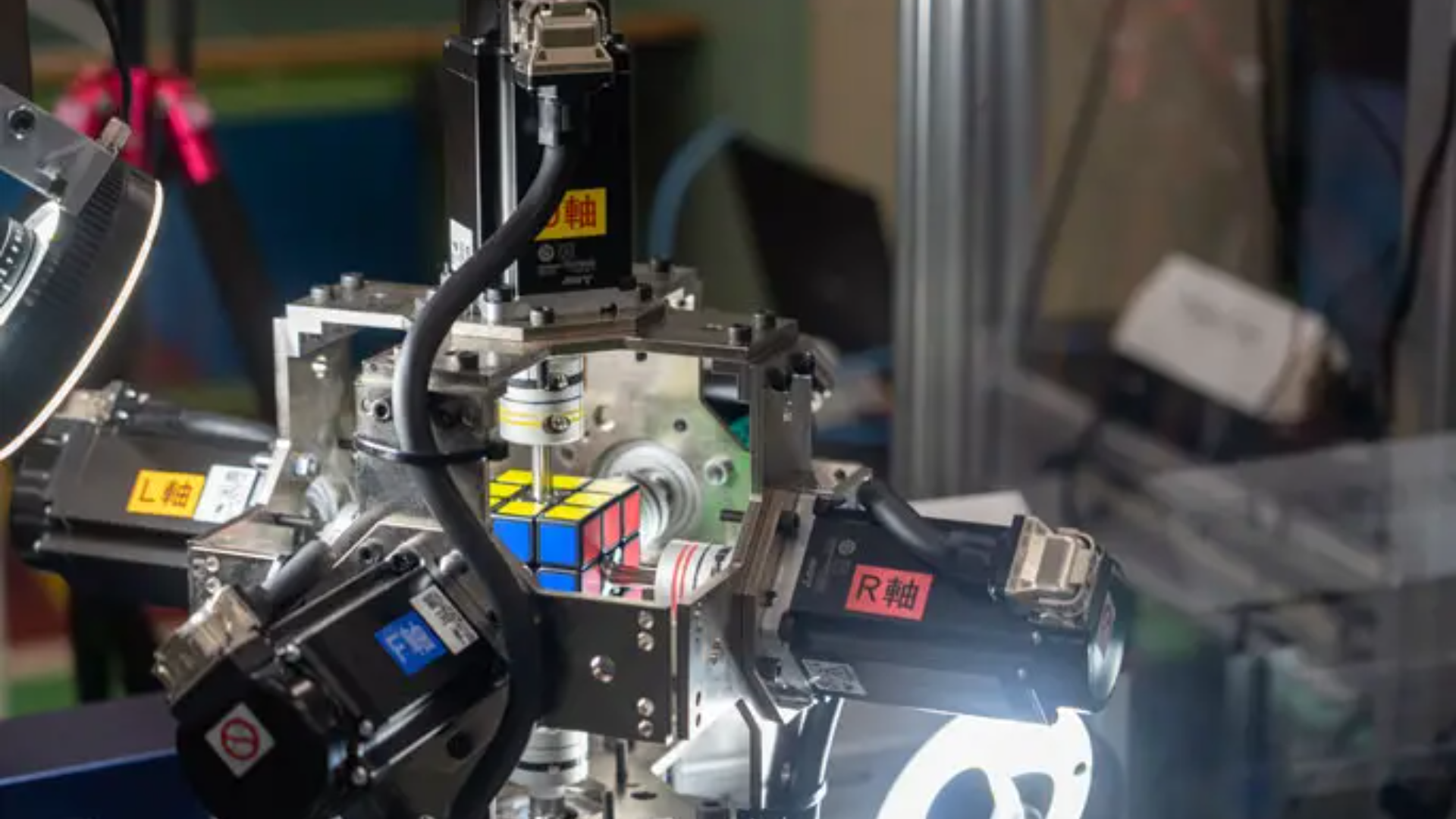 Robot solves Rubik's cube in 0.305 seconds, sets world record