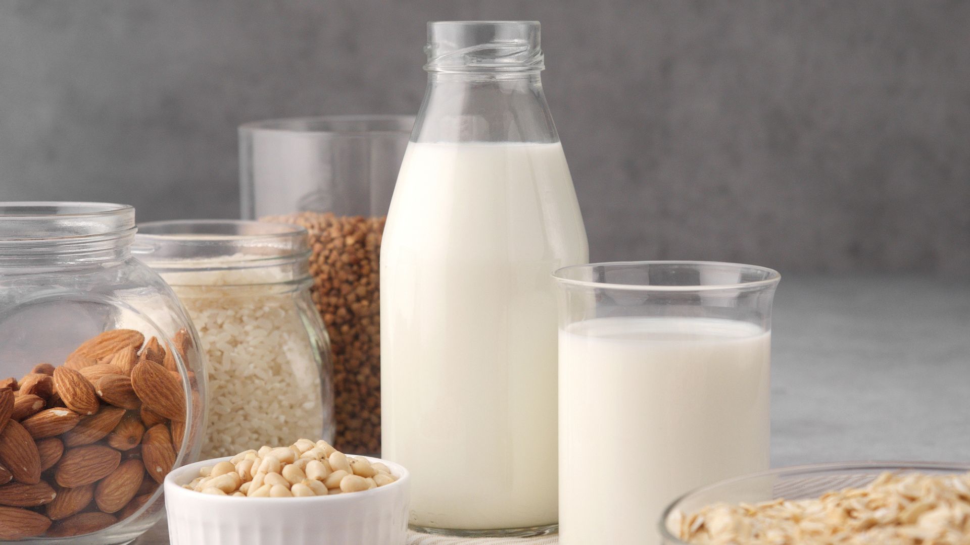 Cow's milk vs. plant-based milk: Which is better for you? - Interesting ...