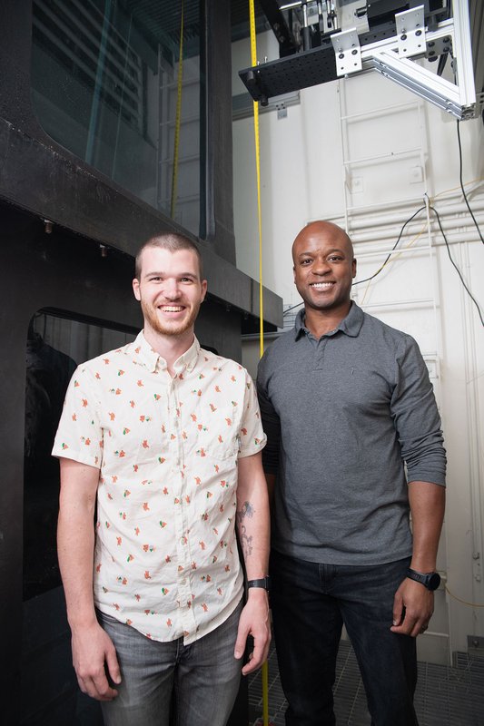 Simon Anuszczyk (MS '22) (left) and John Dabiri (MS '03, PhD '05) (right).