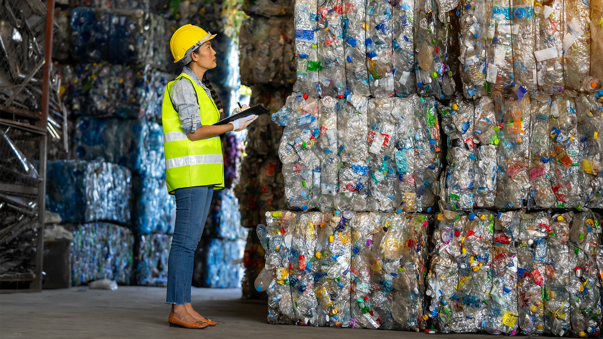 プラスチックから石油へ：日本の画期的なリサイクル技術