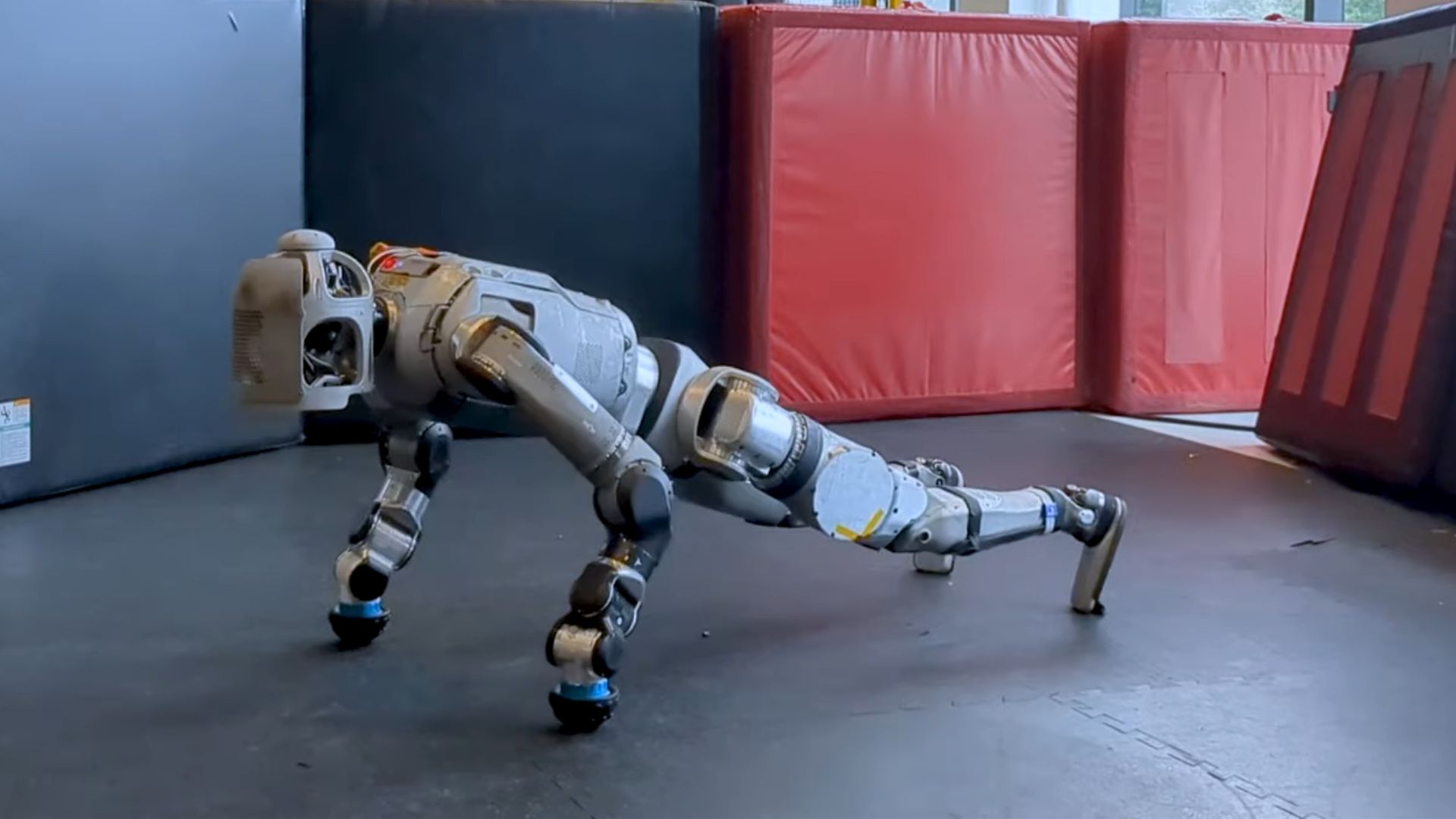 BRATlas: Boston Dynamics’ humanoid robot Atlas shows push-up power