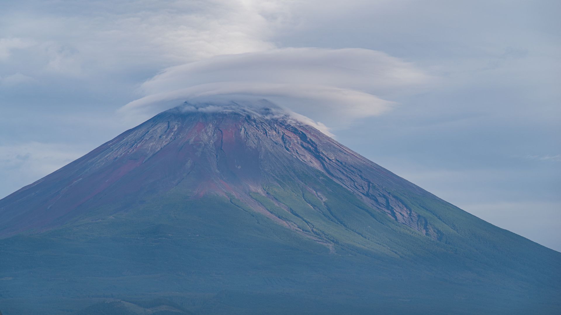 日本の象徴である富士山、130年ぶりに雪のない10月記録記録