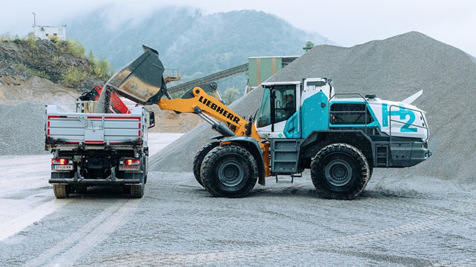 Austria Unveils the World’s First Hydrogen-Powered Wheel Loader