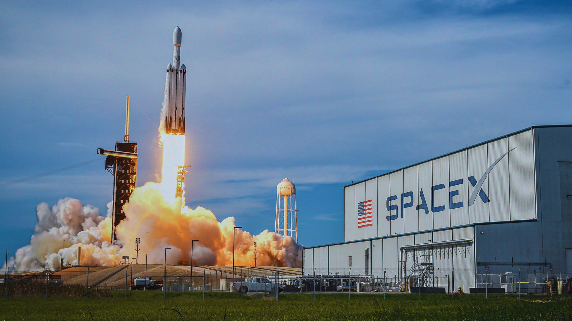 Các nhà khoa học cho biết đội tàu Starlink của Elon Musk đang bốc cháy trên quỹ đạo.