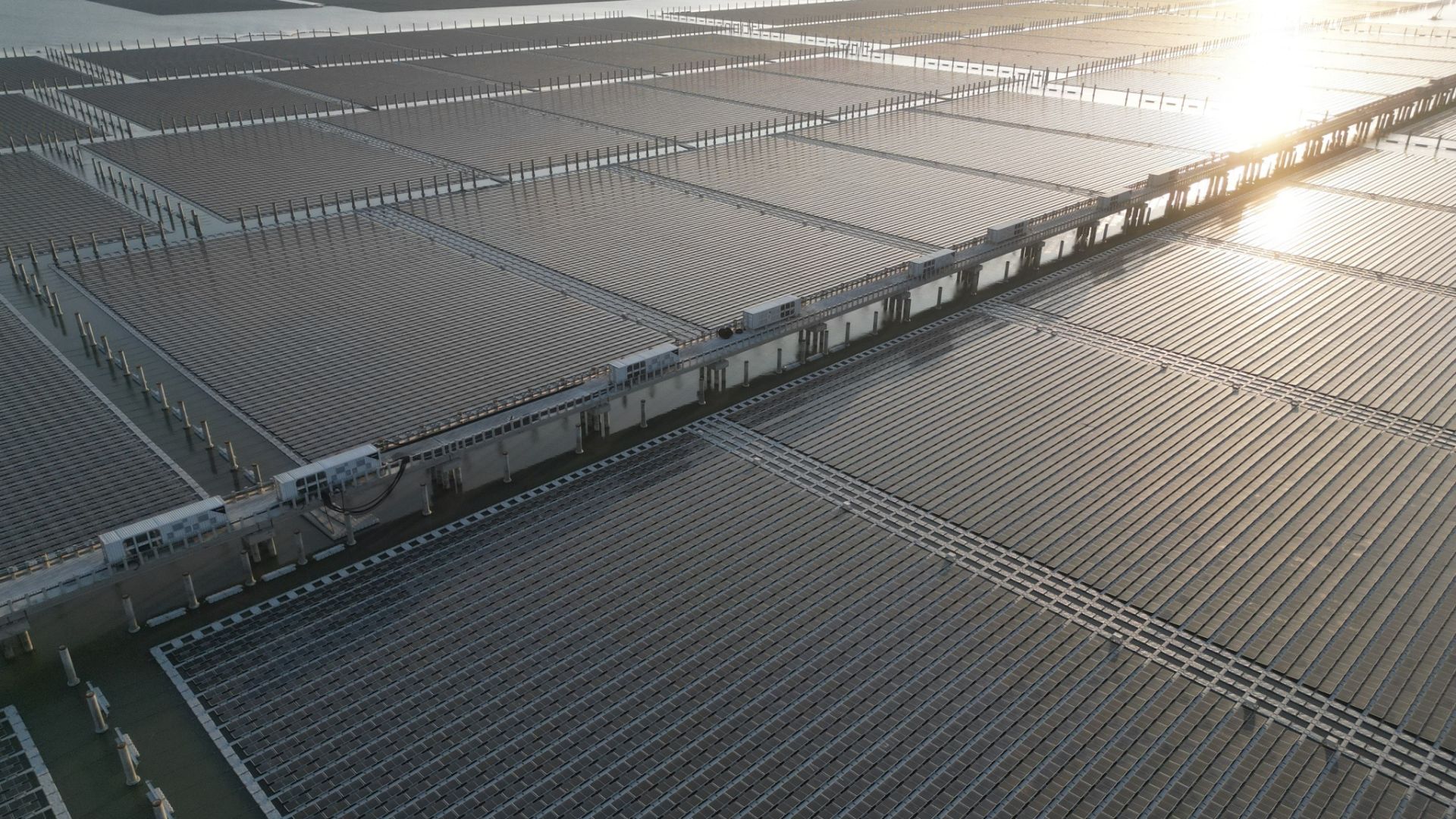 Taiwan debuts world’s largest floating solar plant