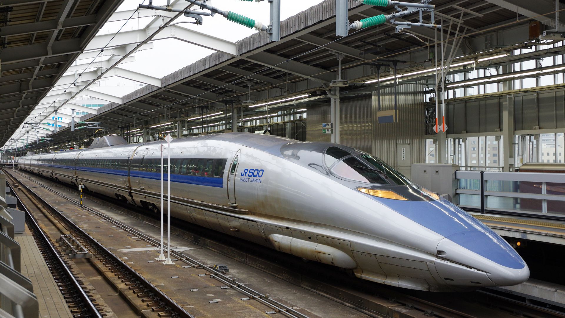 The Shinkansen 500 Series Japanese bullet train inspired by the Kingfisher's beak. 