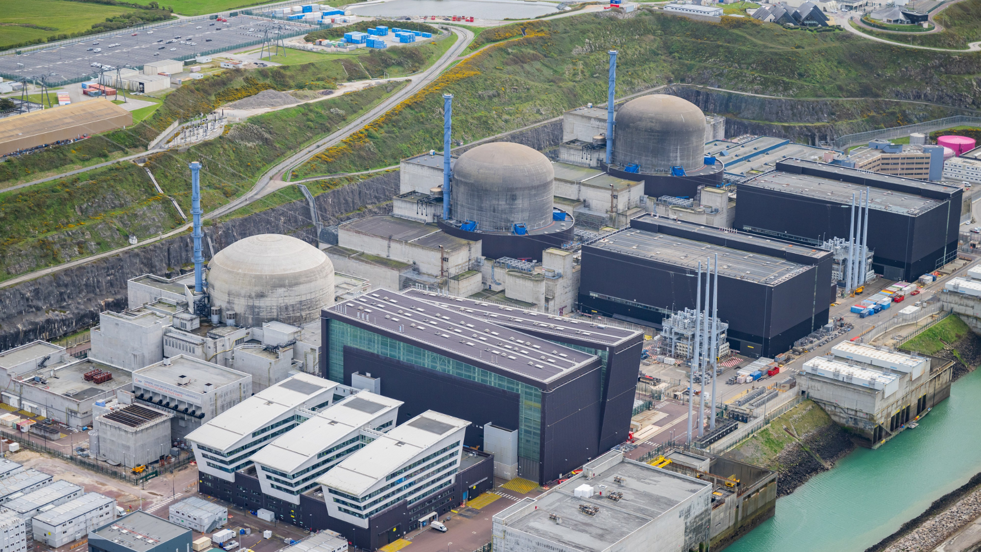 France's most powerful nuclear reactor begins supplying energy to homes