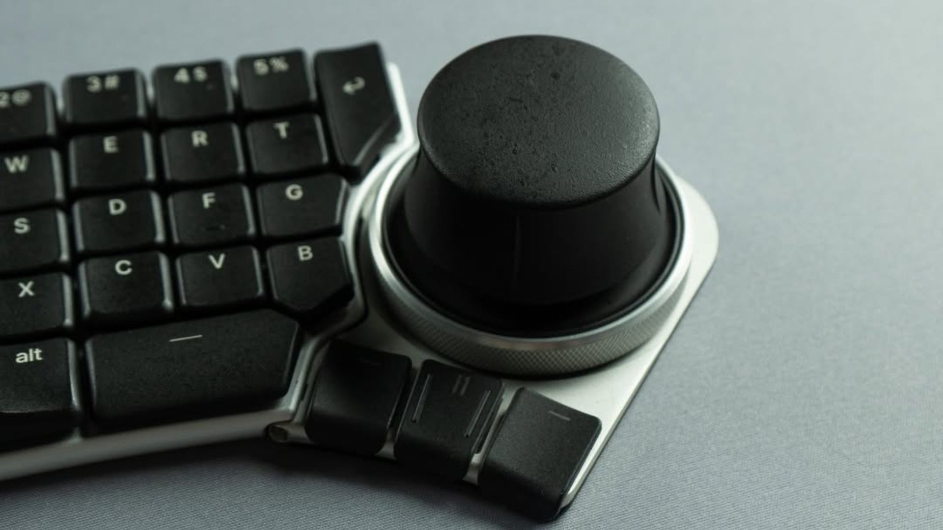Naya delivers total control with new modular, ergonomic keyboard