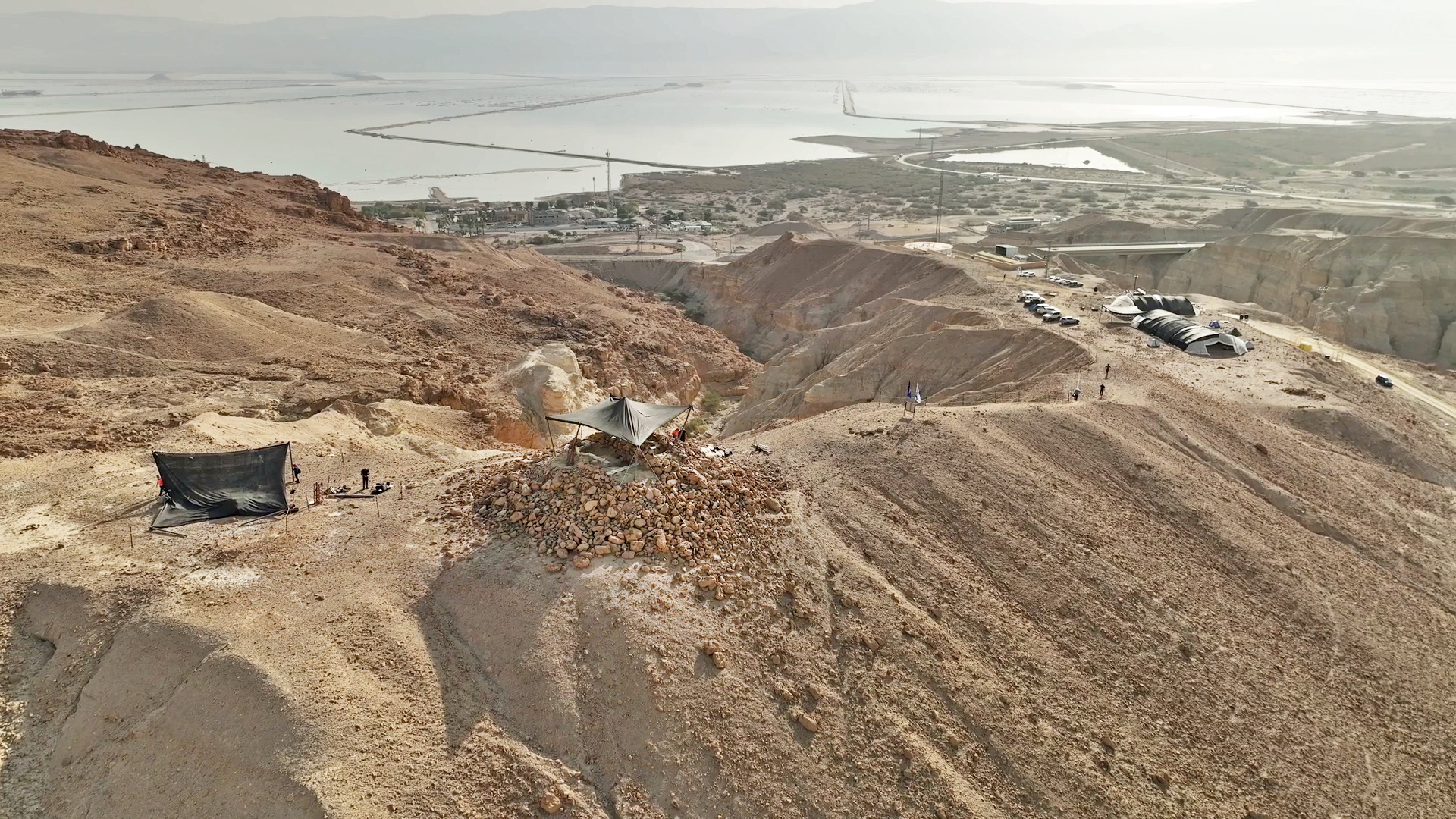 2 200 YEAR OLD MYSTERIOUS PYRAMID STRUCTURE FILLED WITH COINS AND WEAPONS FOUND NEAR DEAD SEA visual data 5