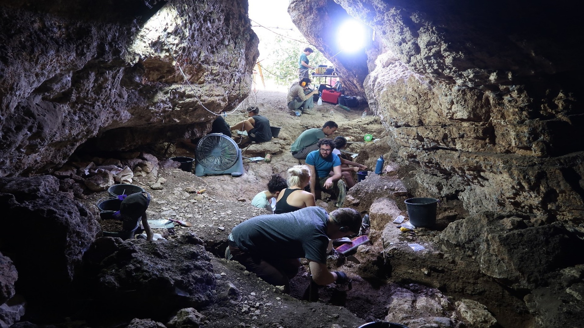 110,000-year-old human-Neanderthal grave shows shared rituals