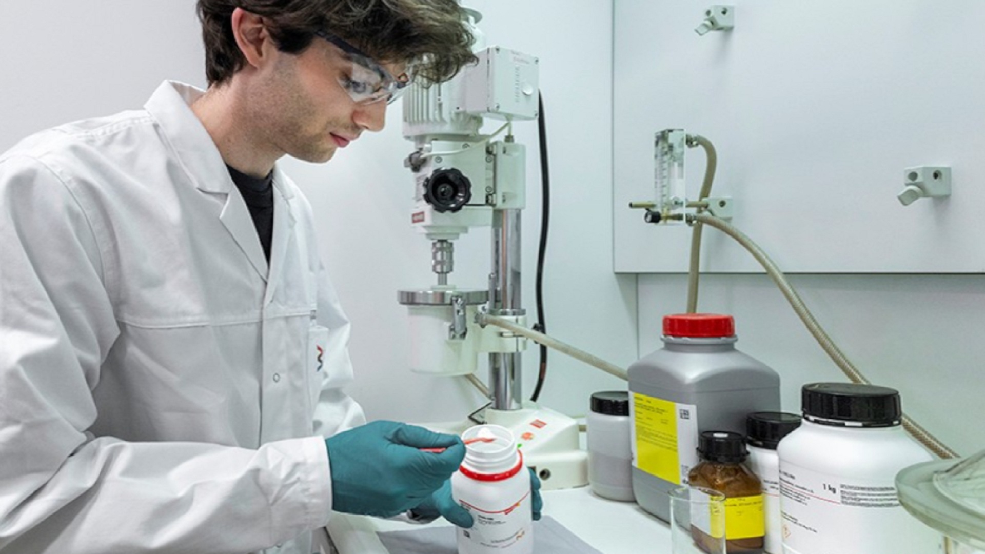 Solid-state battery breakthrough promises 100x charging power