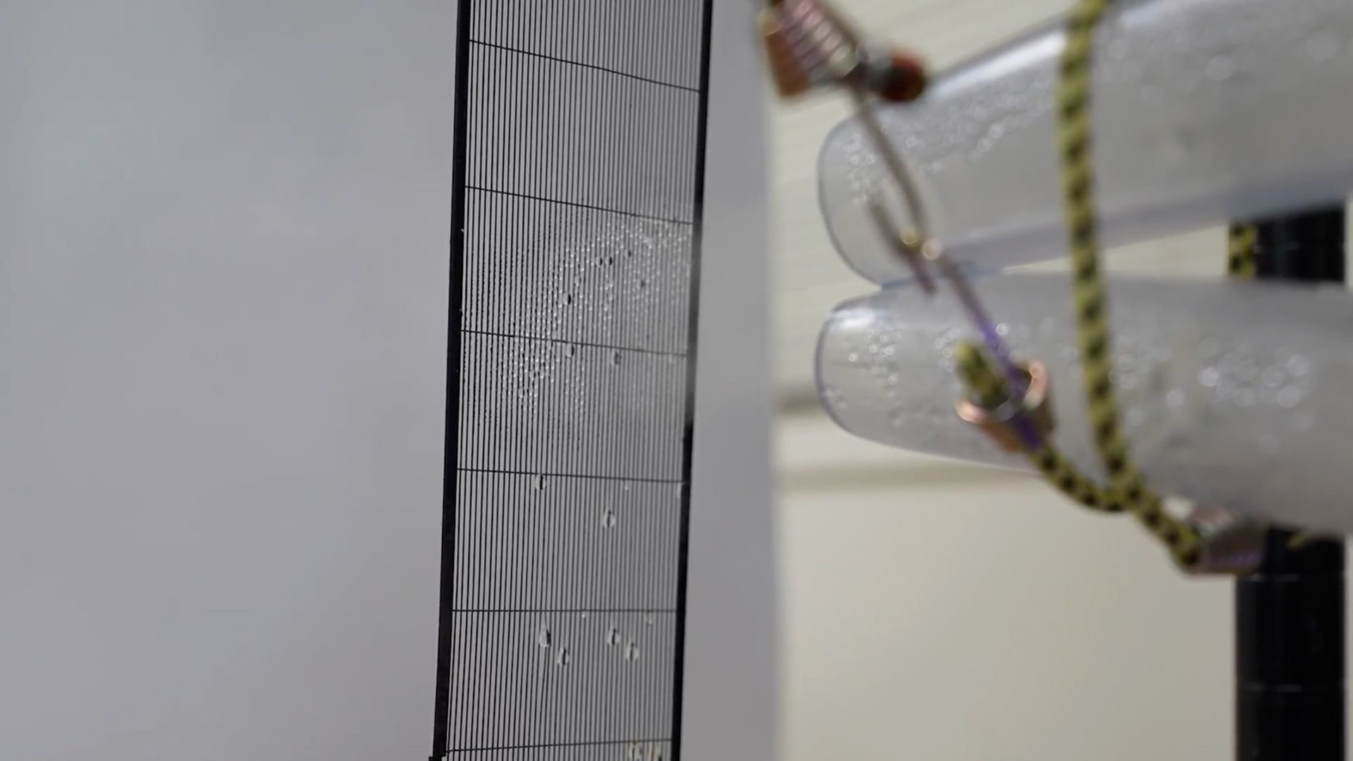 US scientists build ‘fog guitar’ that strums water from thin air