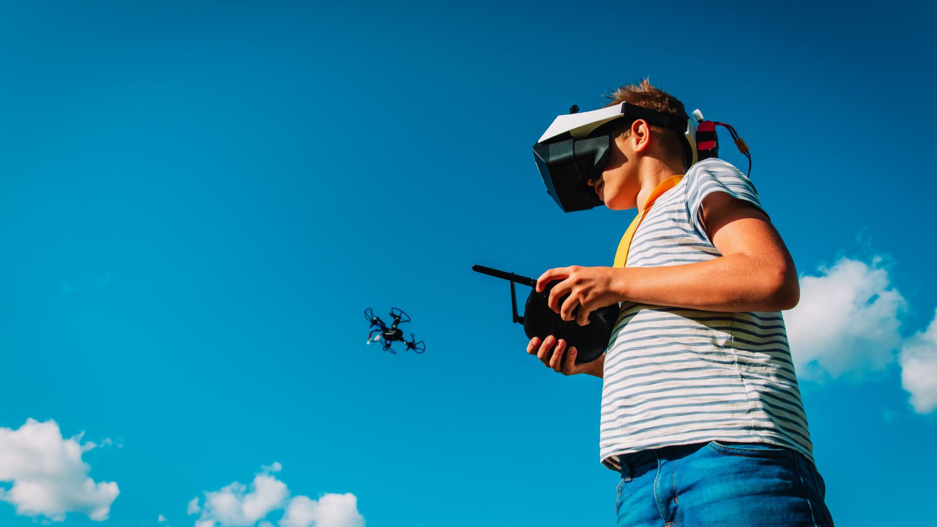 Russia to train school kids with world’s first drone ops textbook