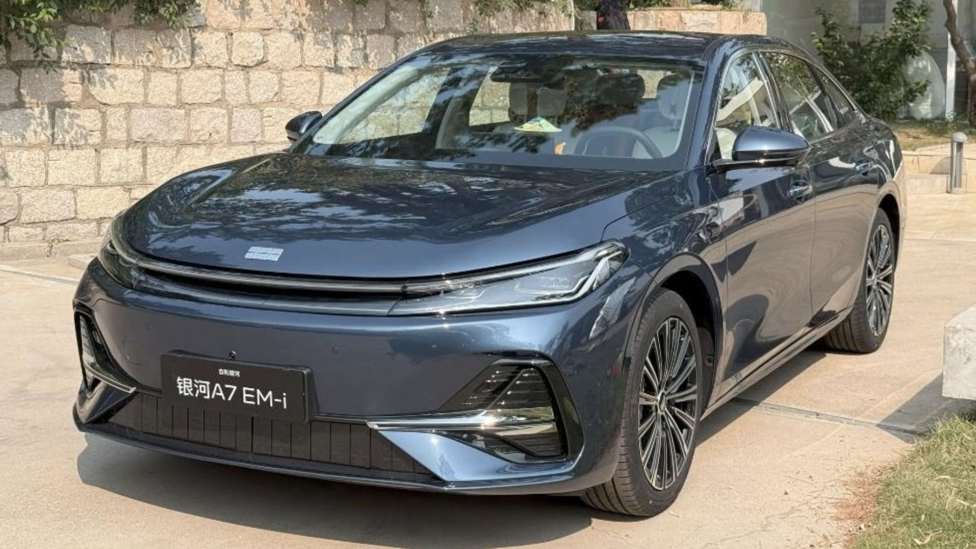 Chinese carmaker's EV boasts 1,300-mile range, 47% thermal efficiency