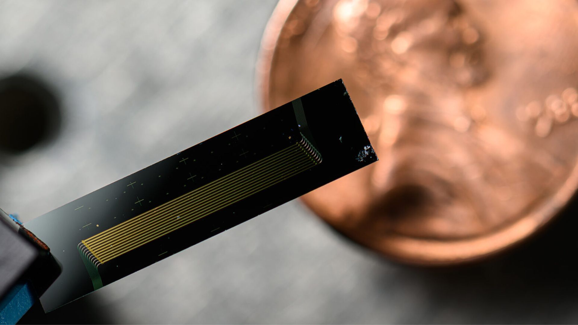Penny-sized laser captures motion at 10 quintillion frames per second