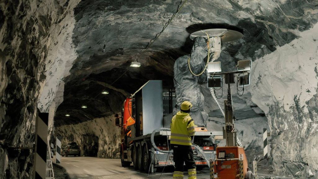 Giant robotic saw with 2,000 mm blades takes concrete cutting to next level