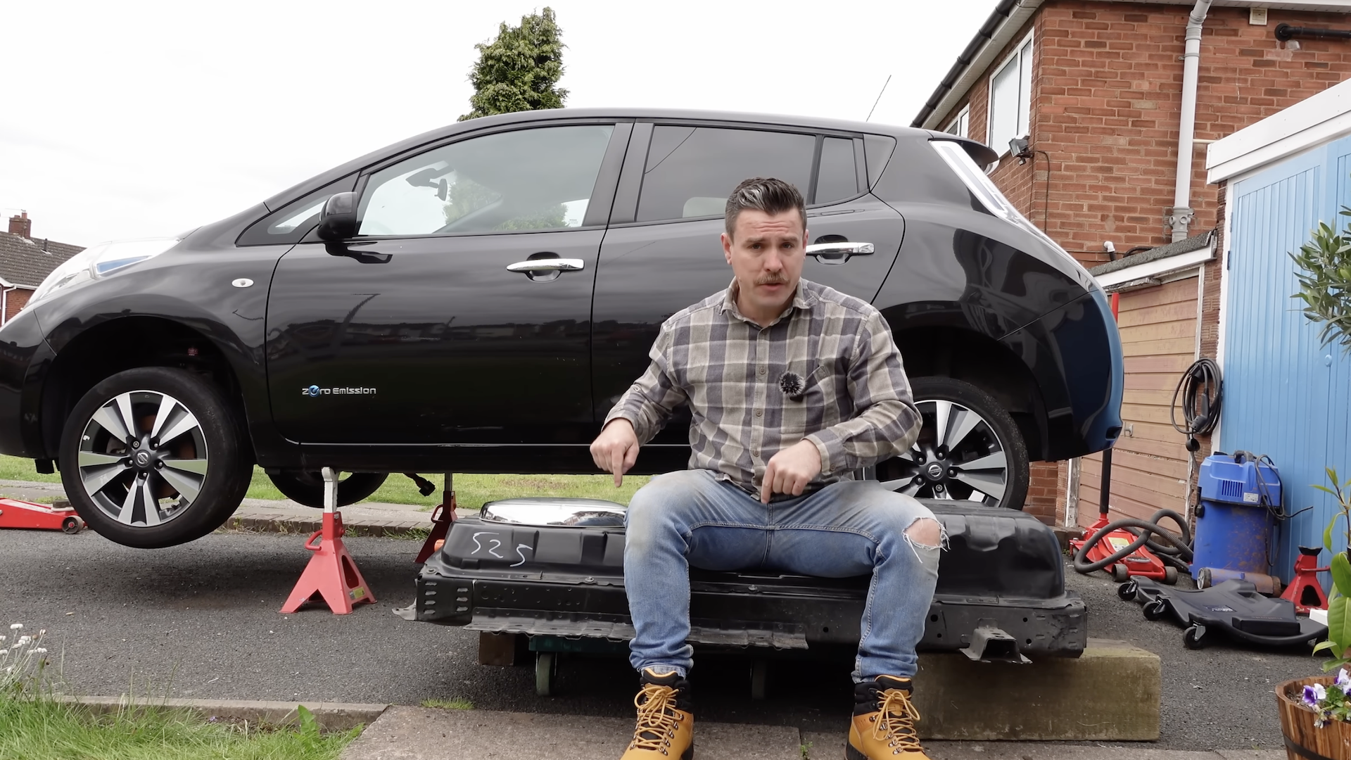 This YouTuber doubled his Nissan Leaf’s range with a DIY battery swap