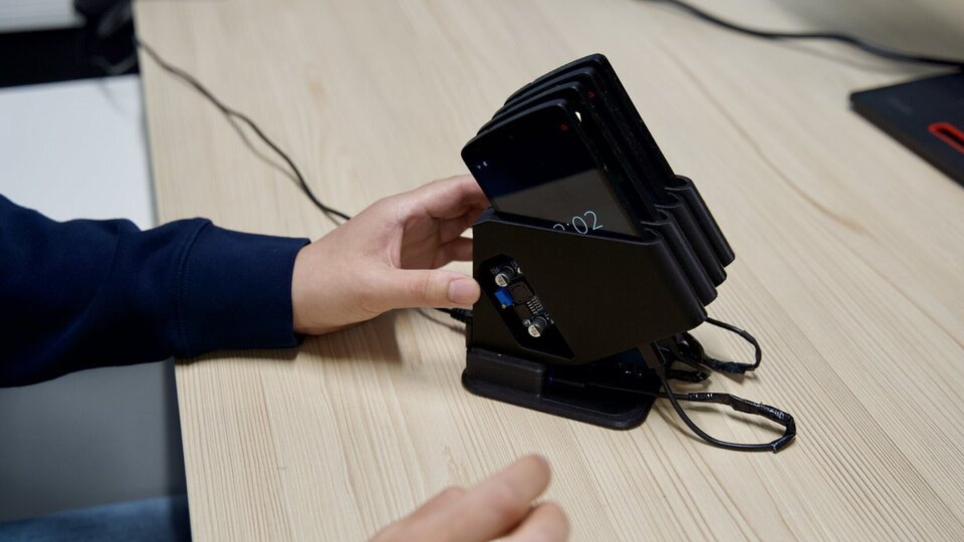 Scientists build €8 underwater data hubs from old smartphones