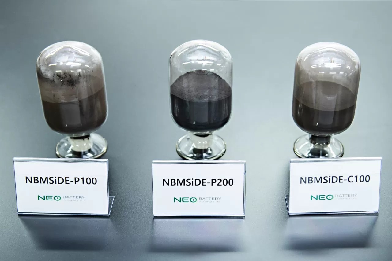 Pin anode silicon tiên tiến giữ lại 90% công suất sau 300 chu kỳ sử dụng