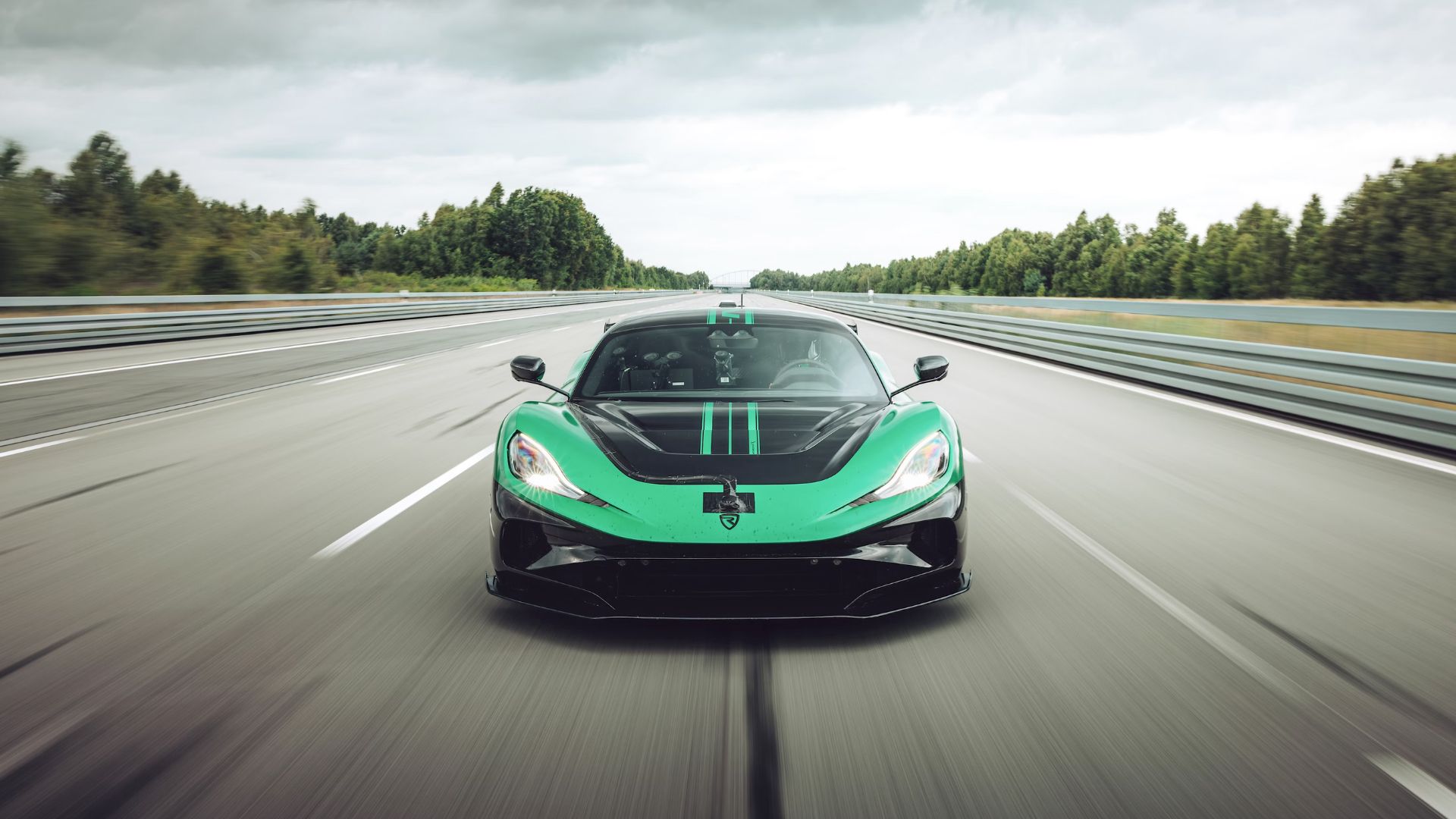 Ảnh: Xe điện Rimac đạt tốc độ 268 mph phá vỡ kỷ lục thế giới tăng tốc 0-249-0 mph