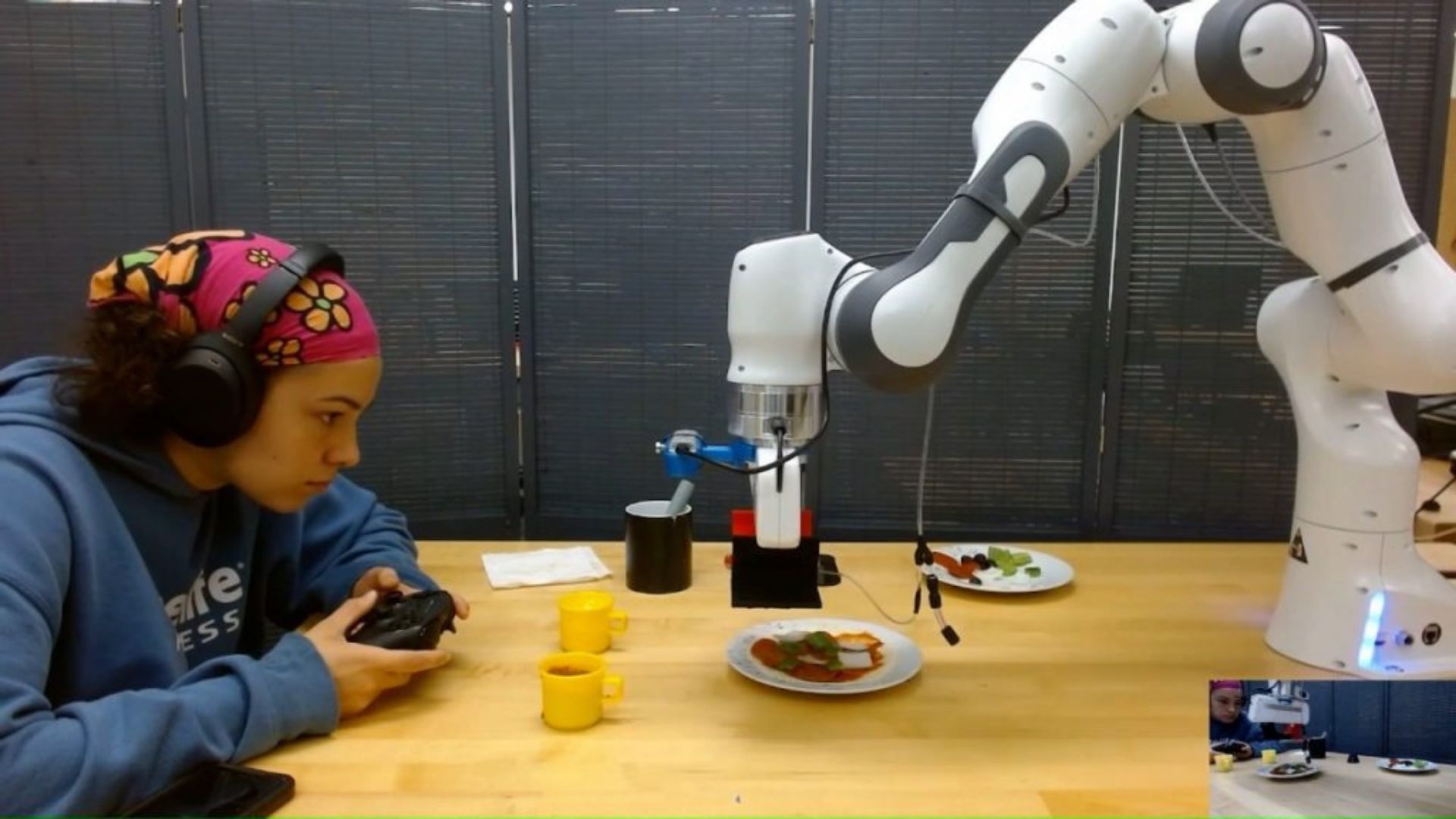 AI robot arm builds meals and helps users with limited mobility