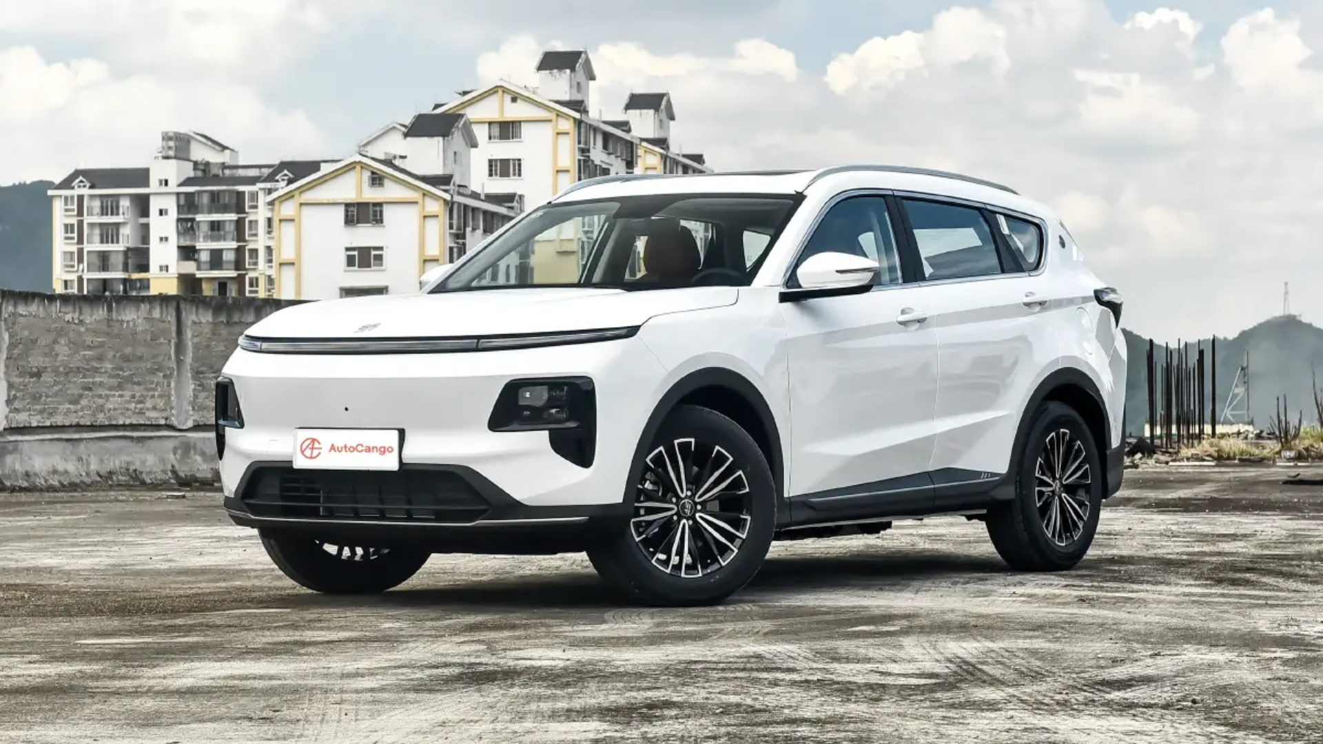 Hybrid EV from China's Chery delivers massive 932-mile range