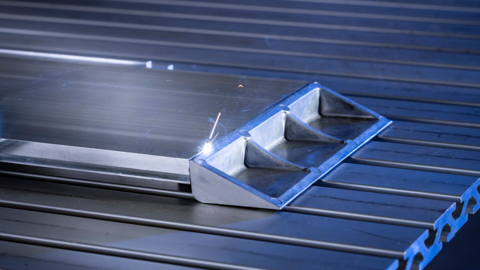 Smart laser welding to eliminate filler wire in EV battery housings