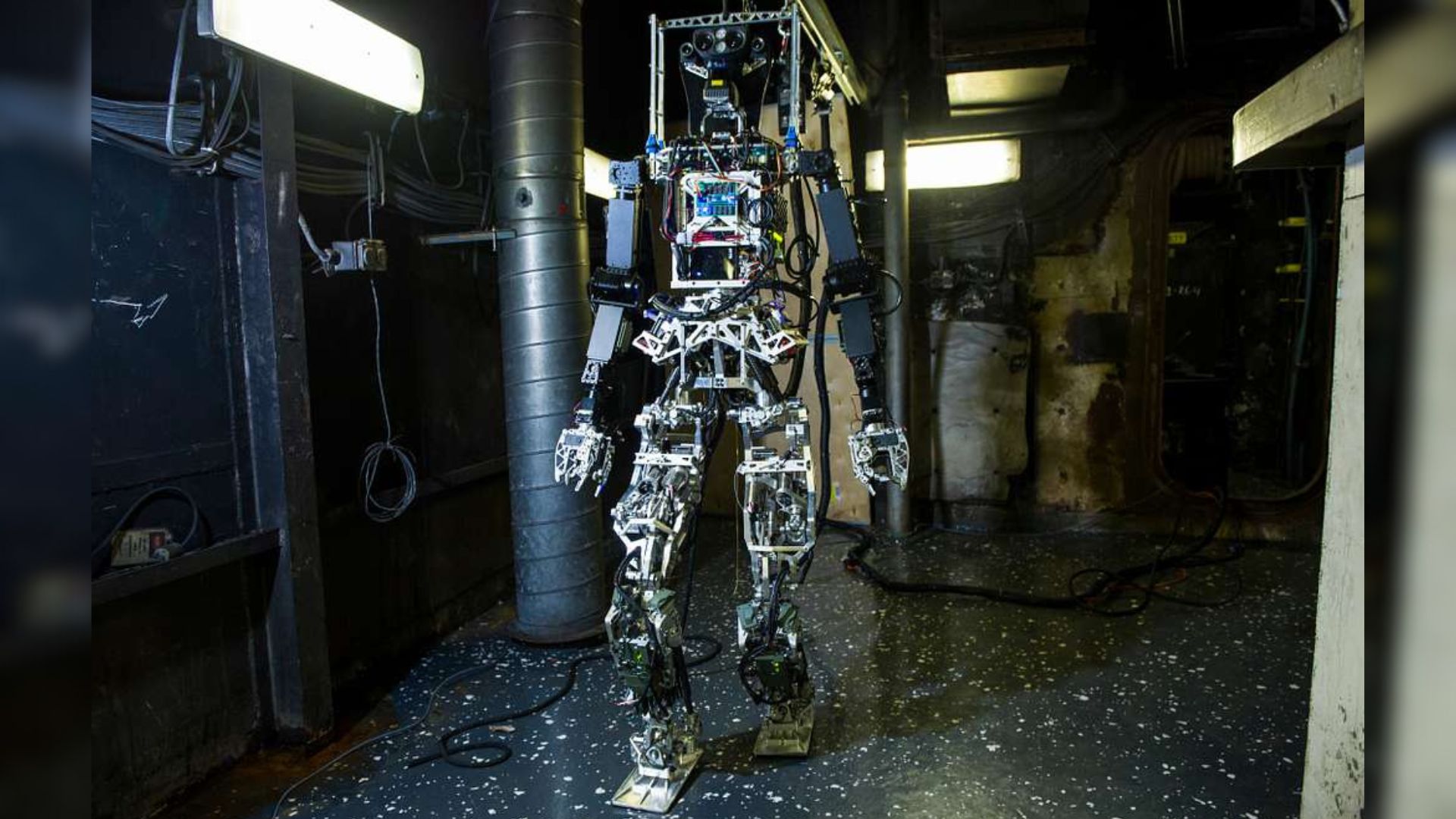 Cơ thể, không phải trí não: Tại sao robot hình người vẫn thất bại ngoài phòng thí nghiệm