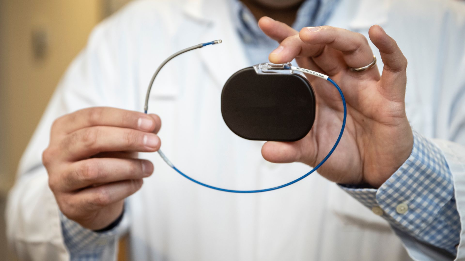 Ultrasound system recharges pacemakers without invasive surgery