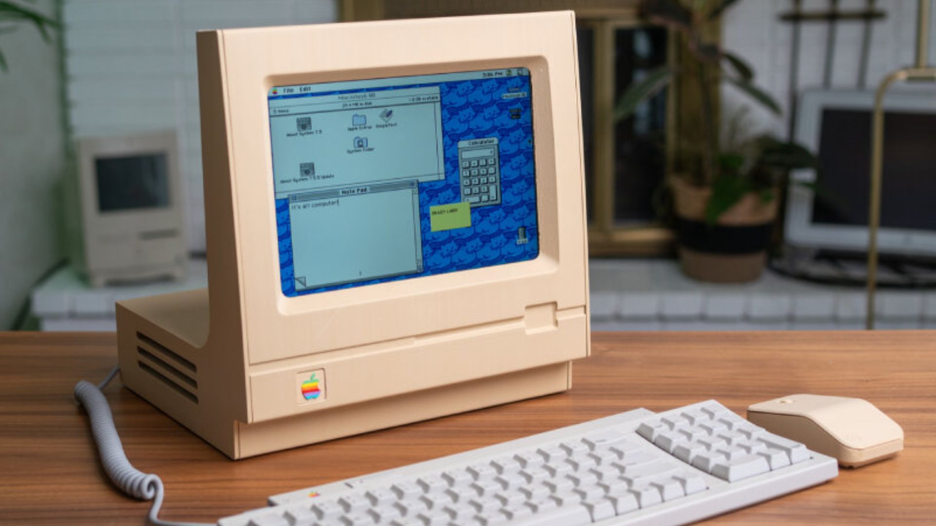 Macintosh 1984 hồi sinh với vỏ in 3D, logo Apple cổ điển