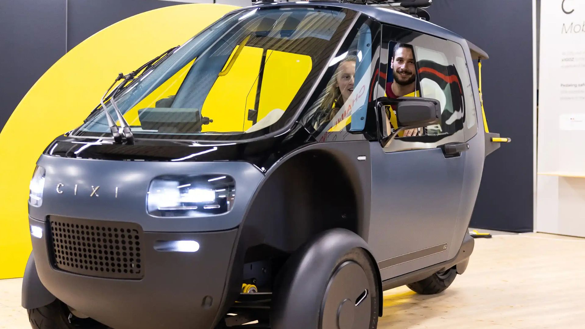 Pedal-electric trike delivers 160-km range and enclosed cockpit