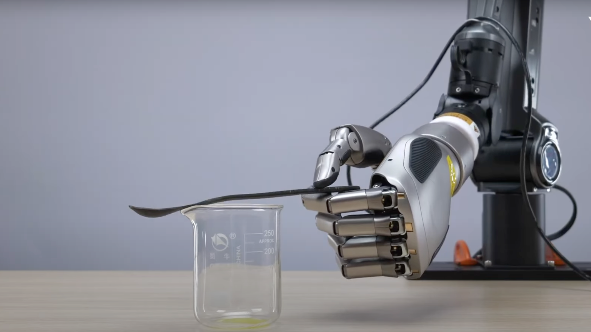 Watch: Robotic arm, hand perform tasks with human-like dexterity