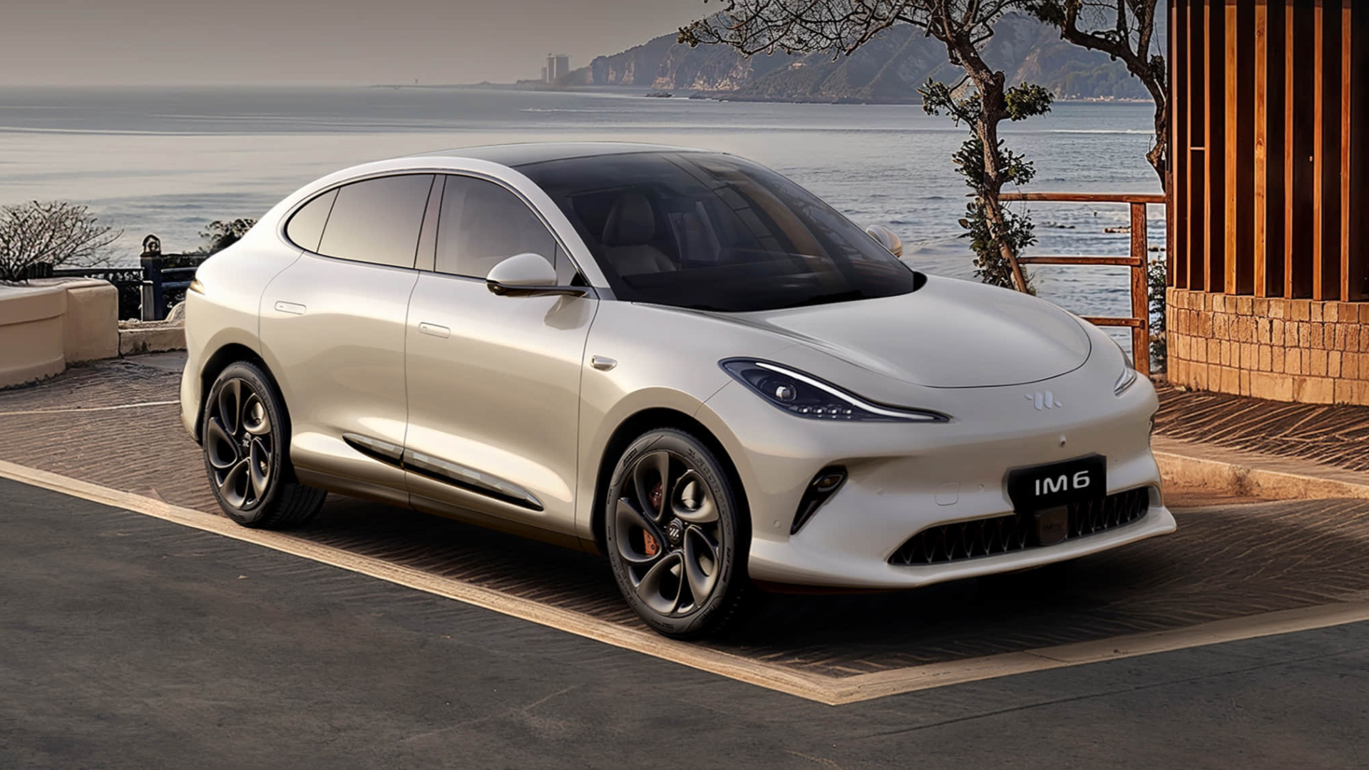 Chinese EV maker unveils extended-range SUV with 933-mile range