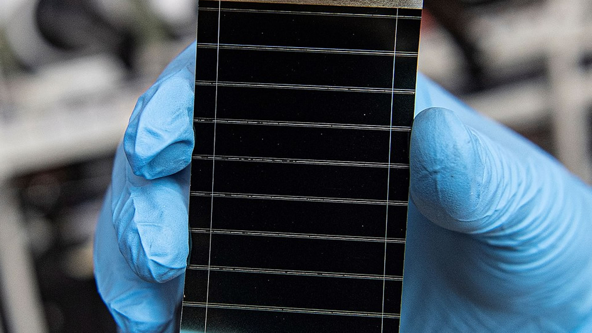 Công ty Nhật Bản phát triển phương pháp plasma mới để sản xuất perovskite