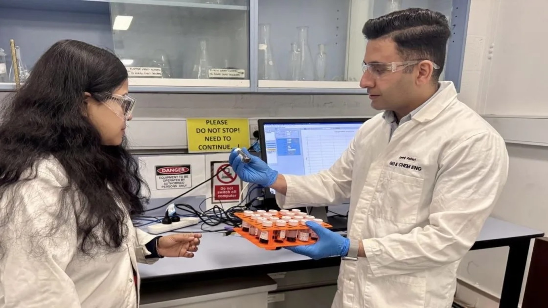 Record zinc-air battery achieves 74-day life and 3,570 charge cycles