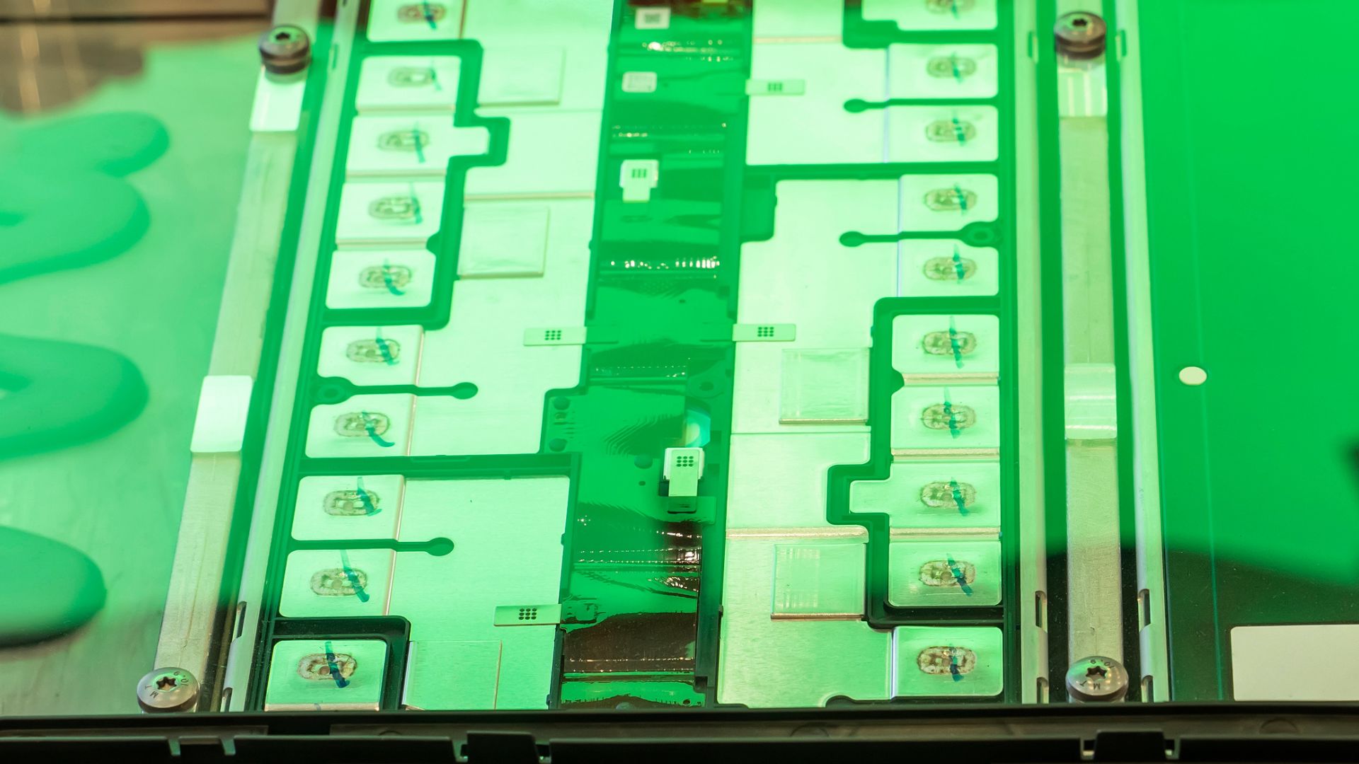 New molecule fix gives 99.96% efficiency, 600 cycles to zinc batteries