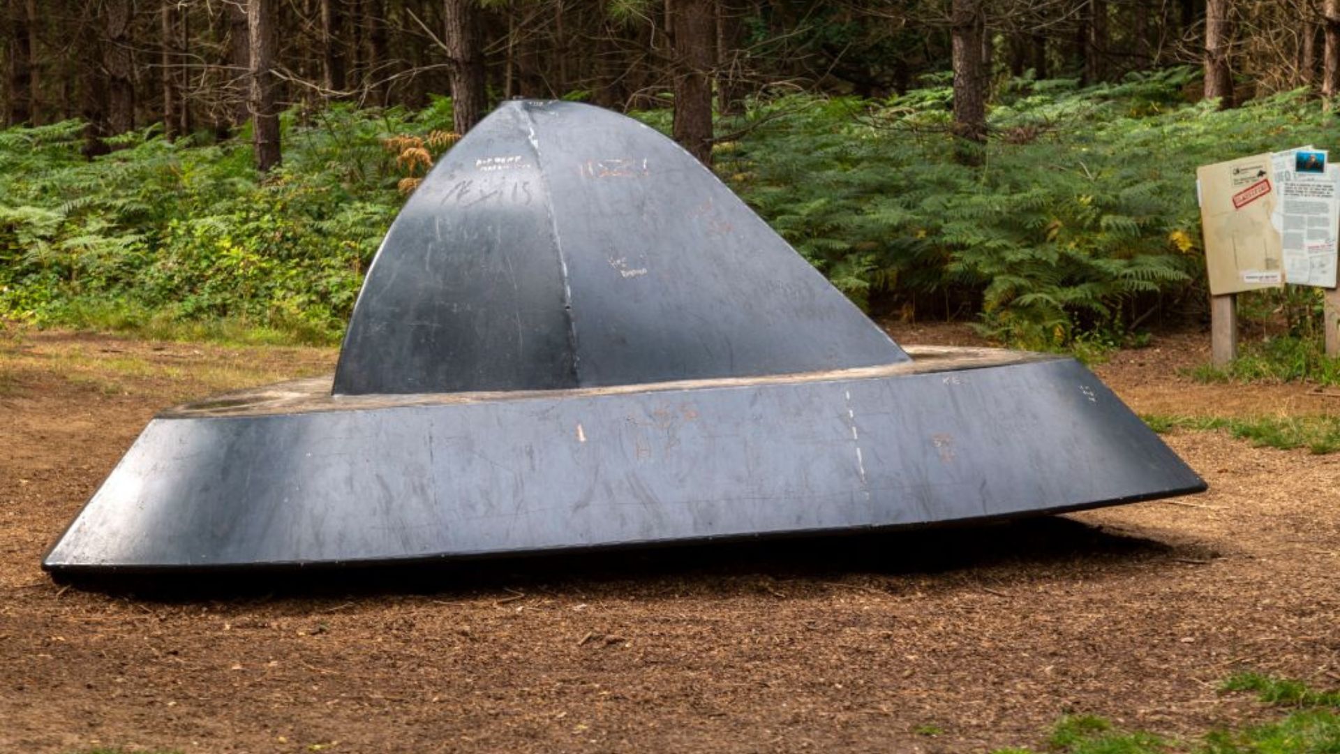 A sculpture of a UFO