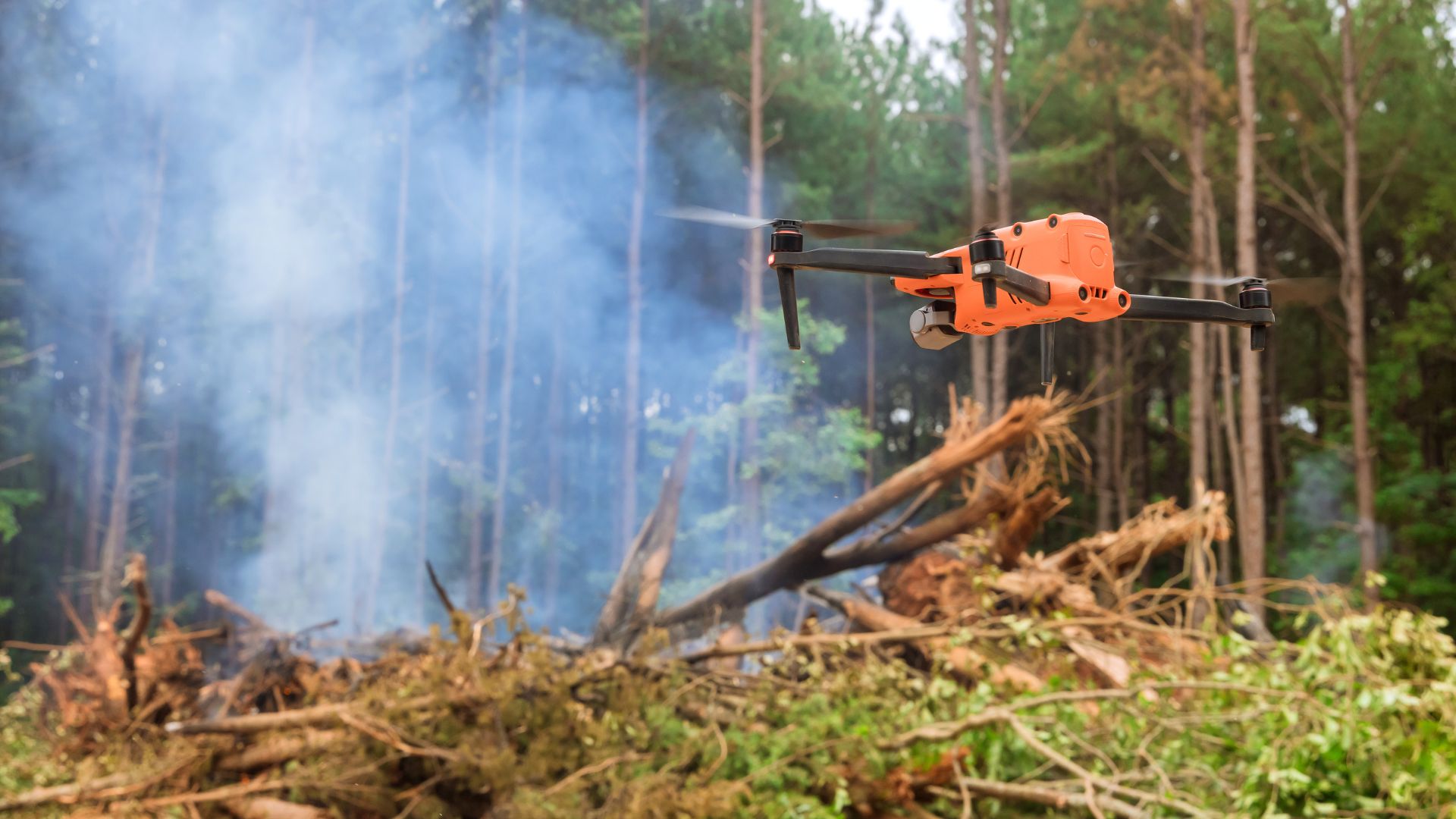 AI-guided drones fly into wildfire smoke plumes to capture 3D data for research