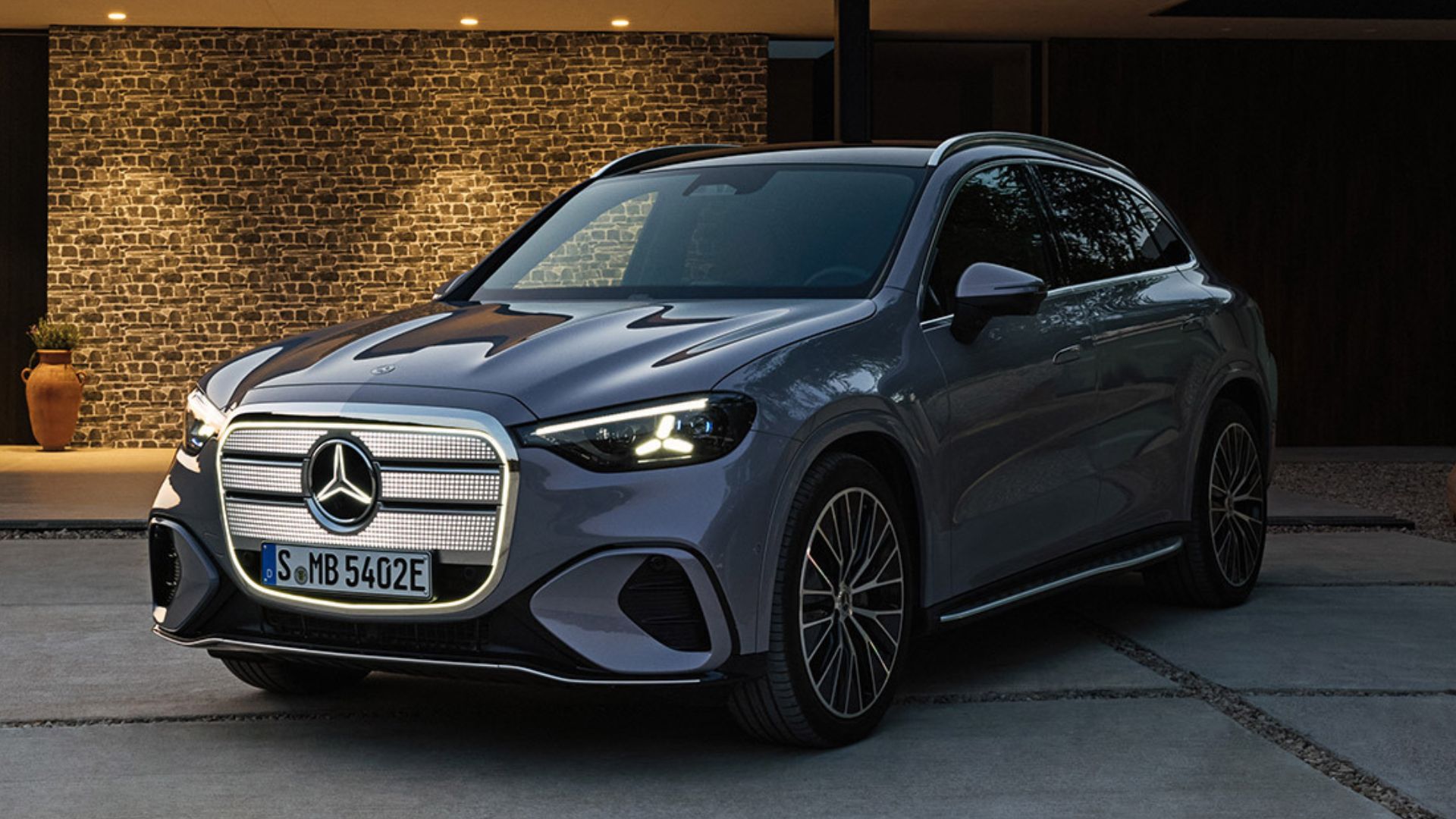 Mercedes GLC điện sang trọng mới cung cấp phạm vi 713 km, màn hình 39 inch