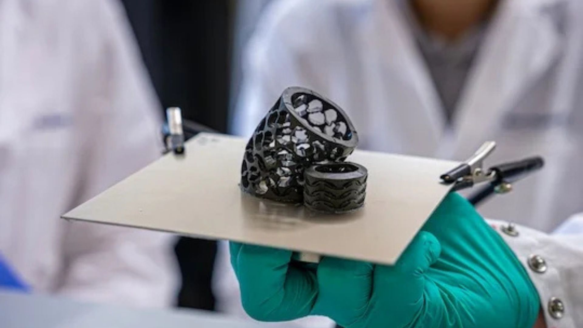 Magnet-controlled soft metamaterial resists acid and holds shape