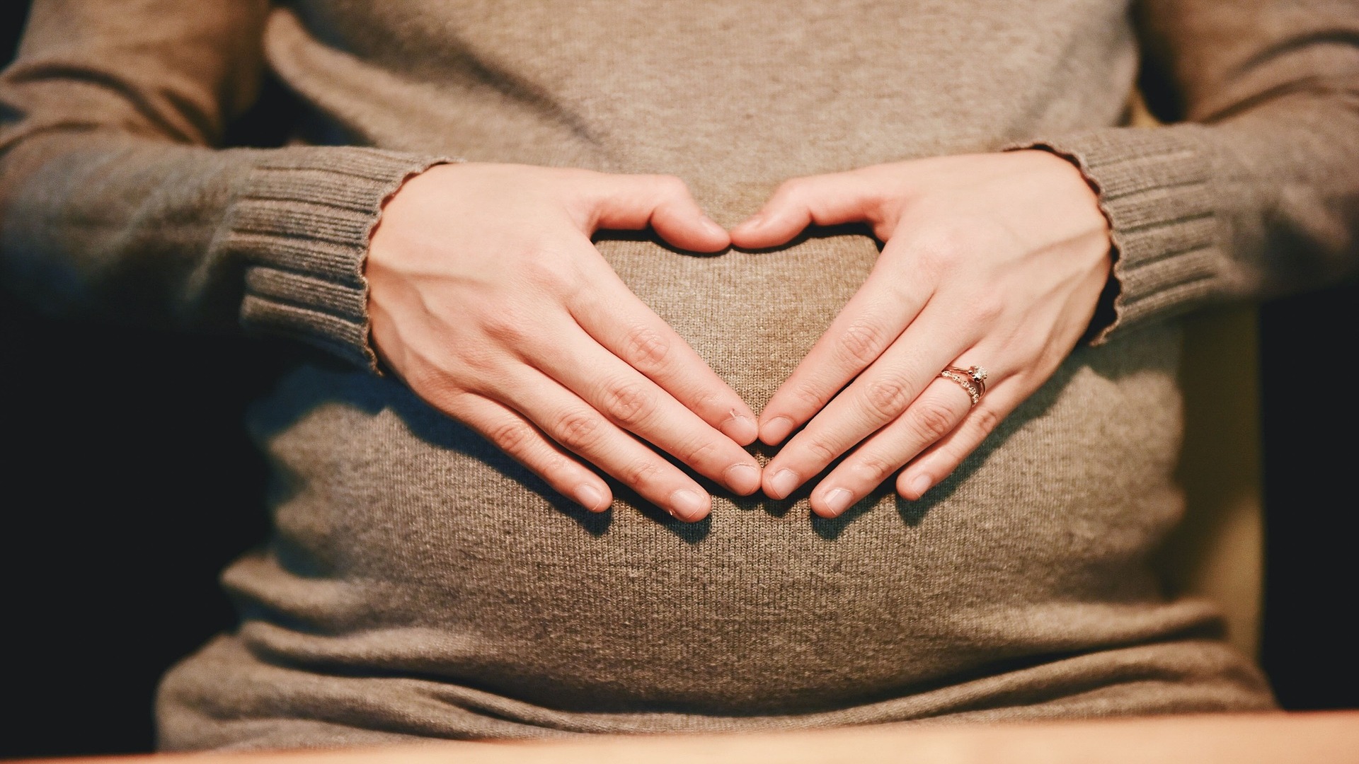 Wearable devices could monitor pregnancy-related health changes
