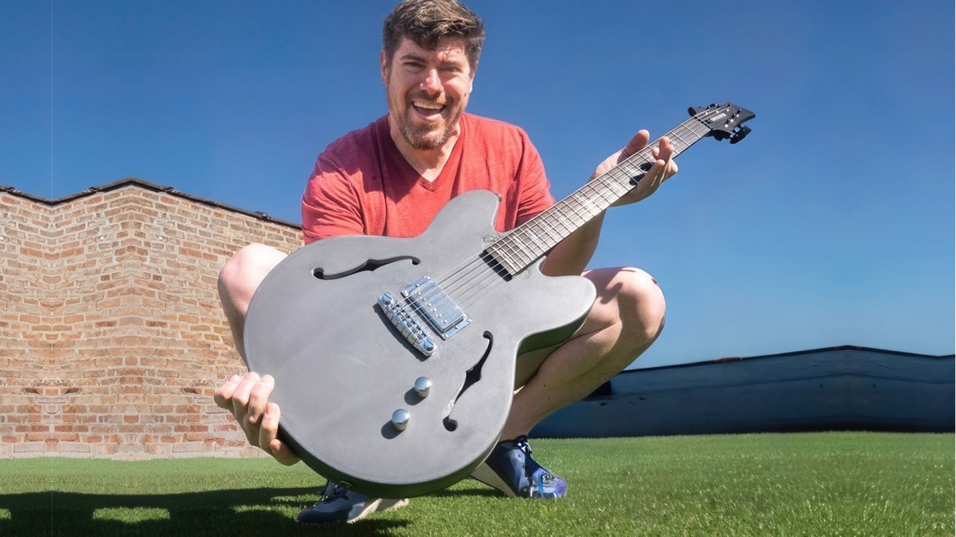 Ảnh: Chiếc đàn guitar bê tông rỗng đầu tiên trên thế giới có thể chơi được một cách đáng ngạc nhiên