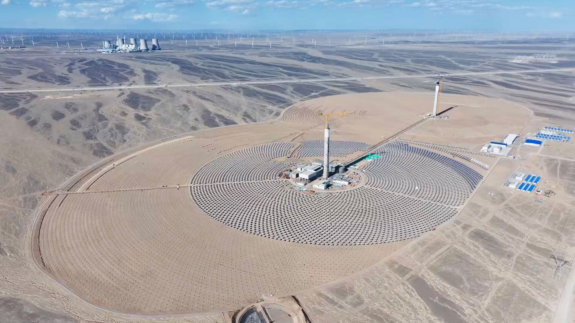 China's dual-tower solar-thermal plant launched in Gobi Desert