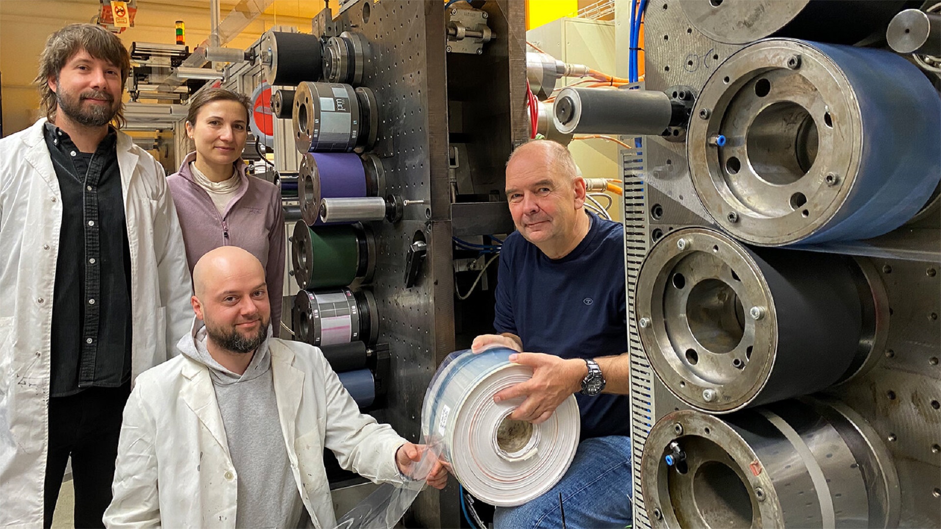 Pin mặt trời in cuộn đạt hiệu suất 9%, tỷ lệ sản xuất 88%