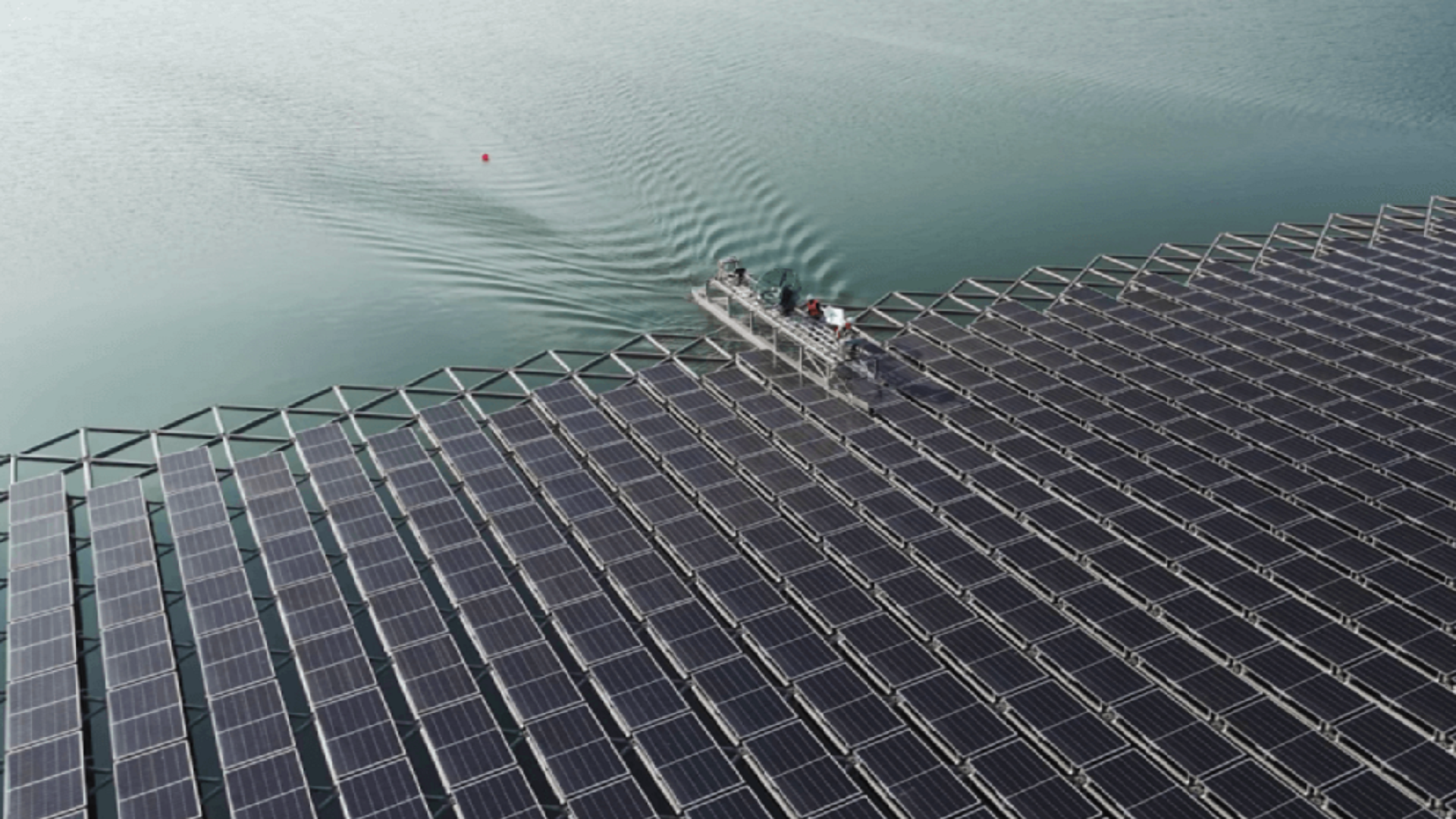 Honeycomb floating solar system offers 30 years of durability