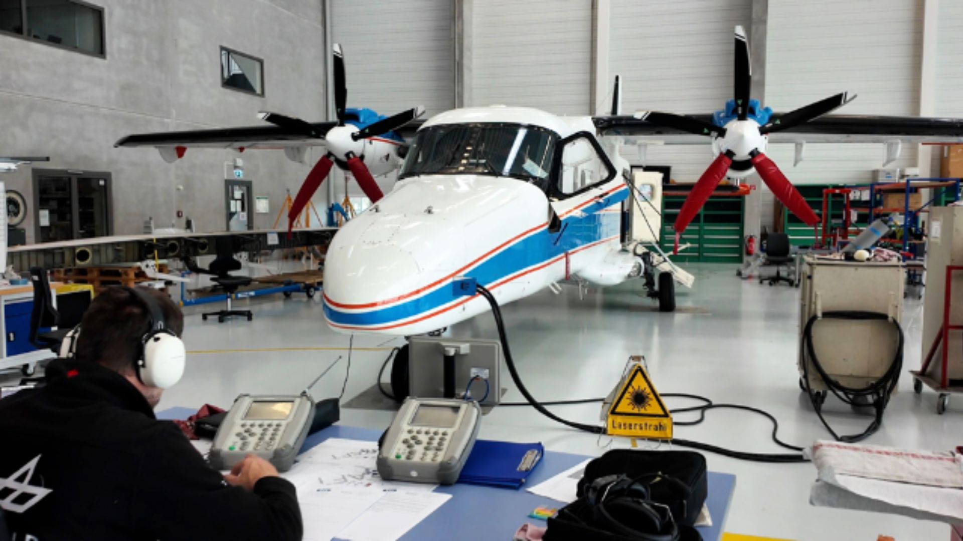 Researchers transmit photons from moving plane in major quantum leap