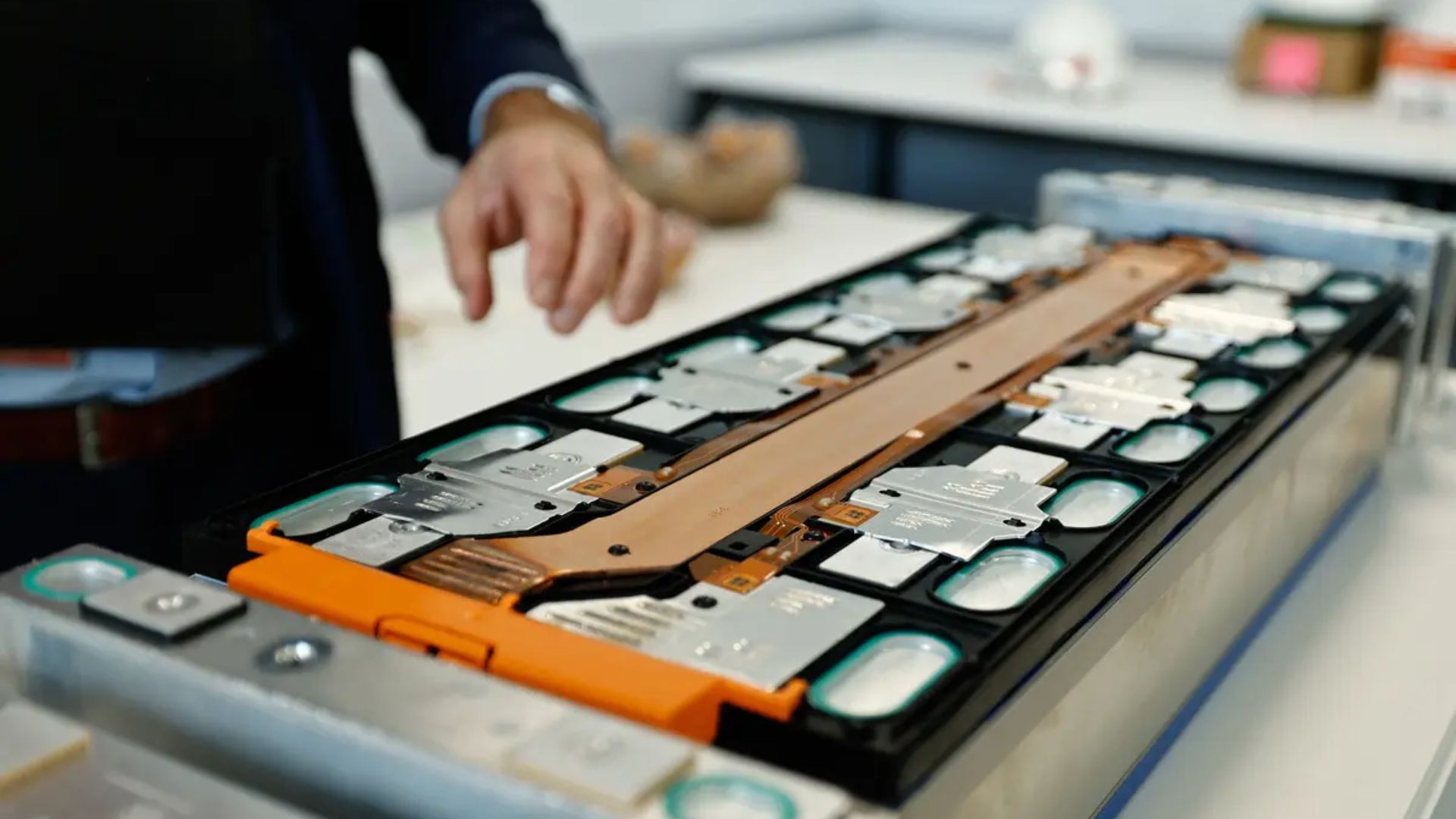 China’s new battery could power EVs and phones three times longer
