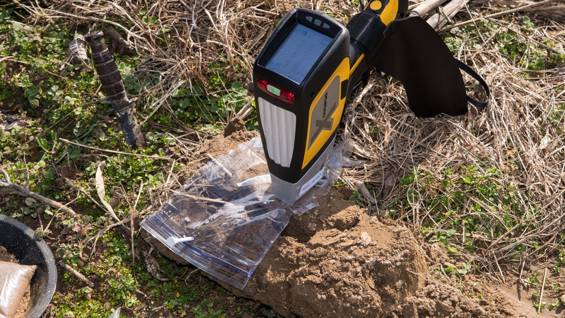 Trung Quốc biến đất độc thành các lò phản ứng đất hiếm tự làm sạch